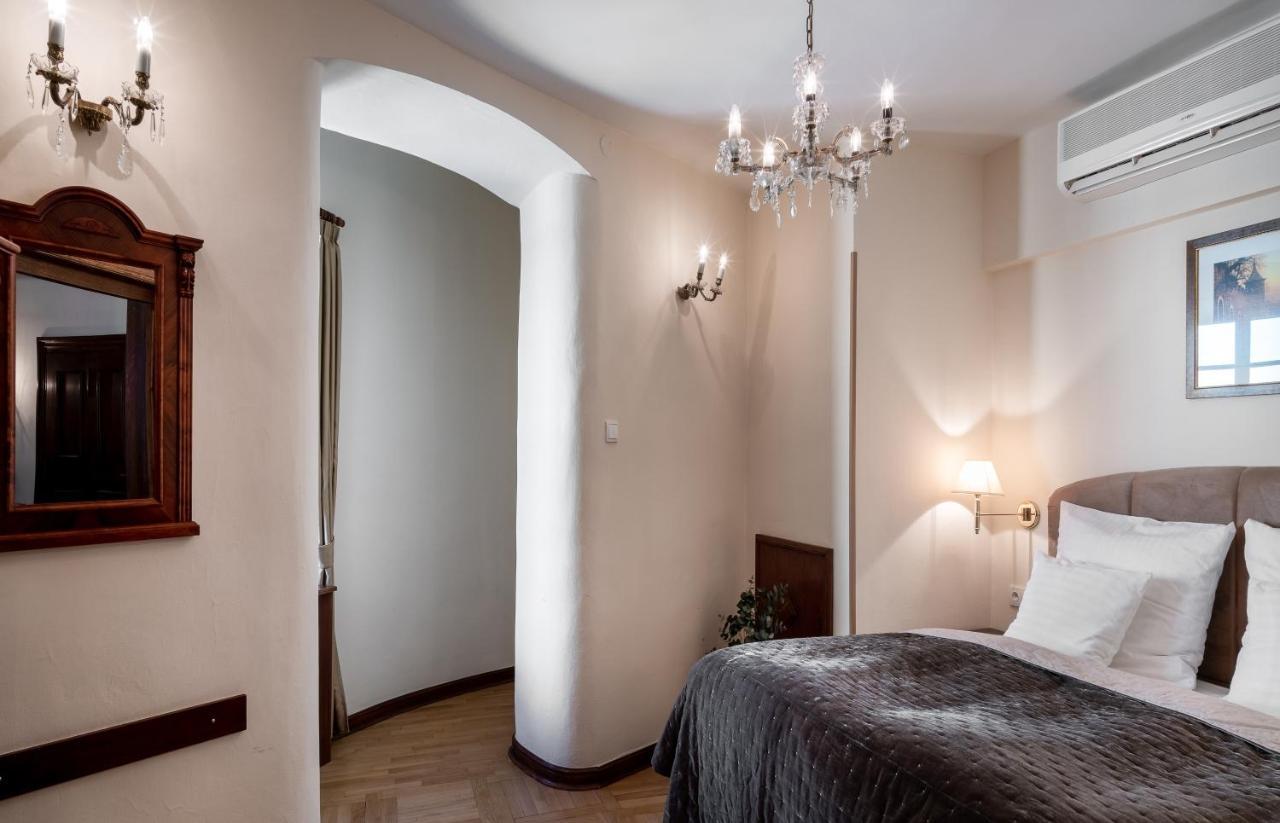 Hotel Aurus By Adrez Praha Bagian luar foto