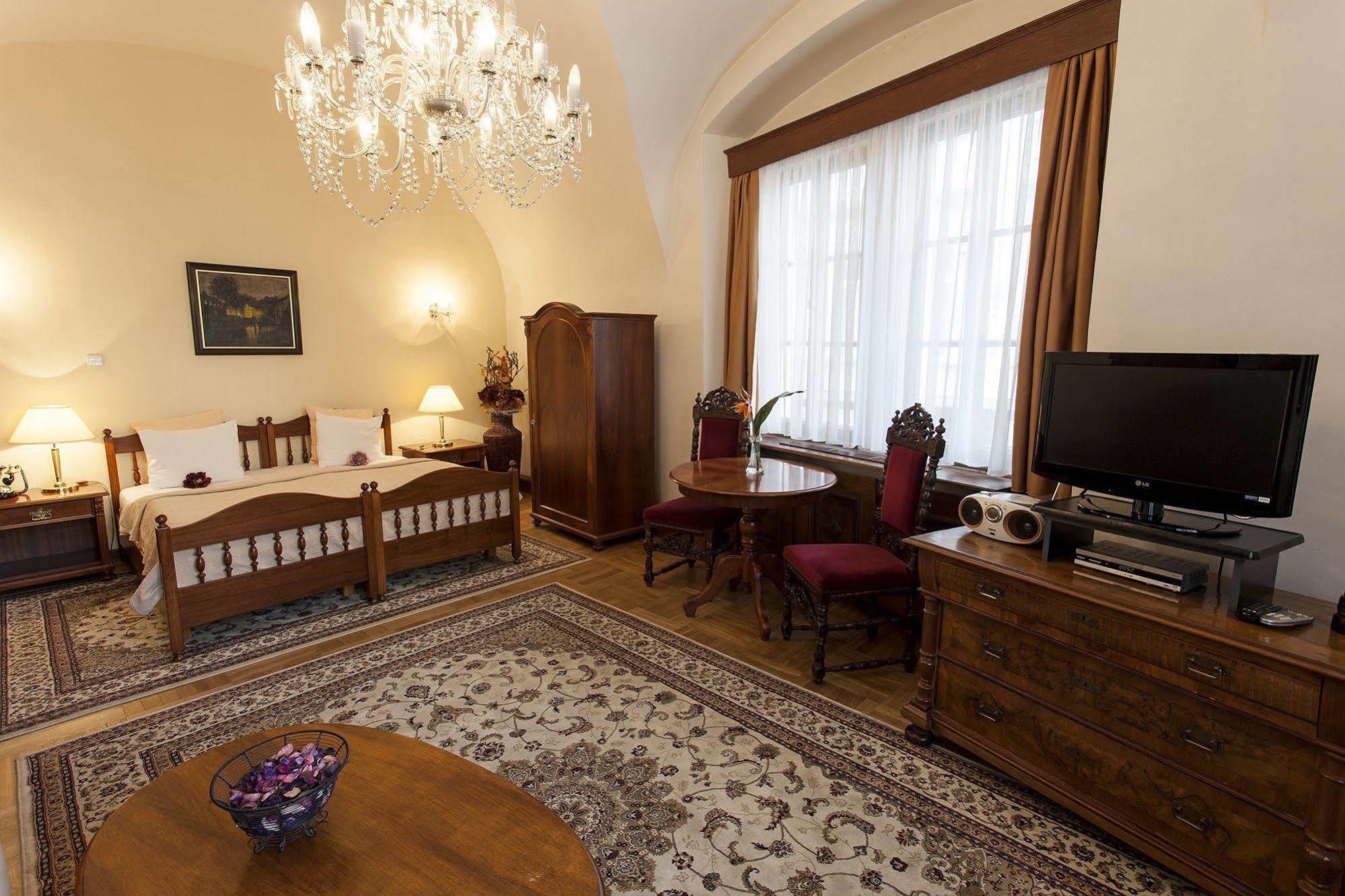 Hotel Aurus By Adrez Praha Bagian luar foto